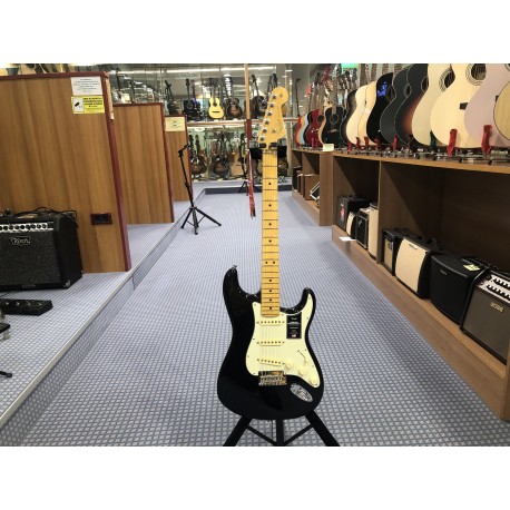 Fender AM PRO II STRAT MN BLK 