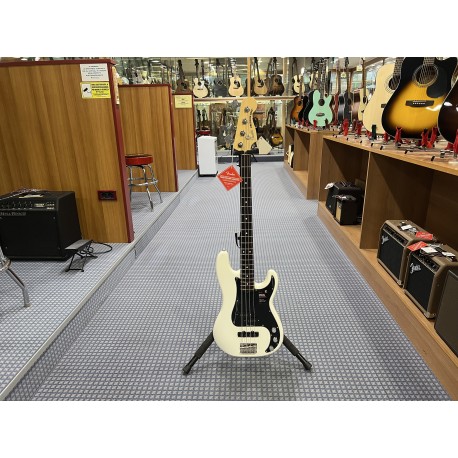Fender Precision Performer Basso elettrico bianco usato