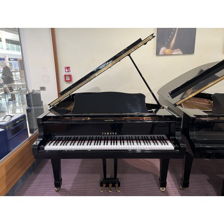 Yamaha Pianoforte a coda nero C3 usato